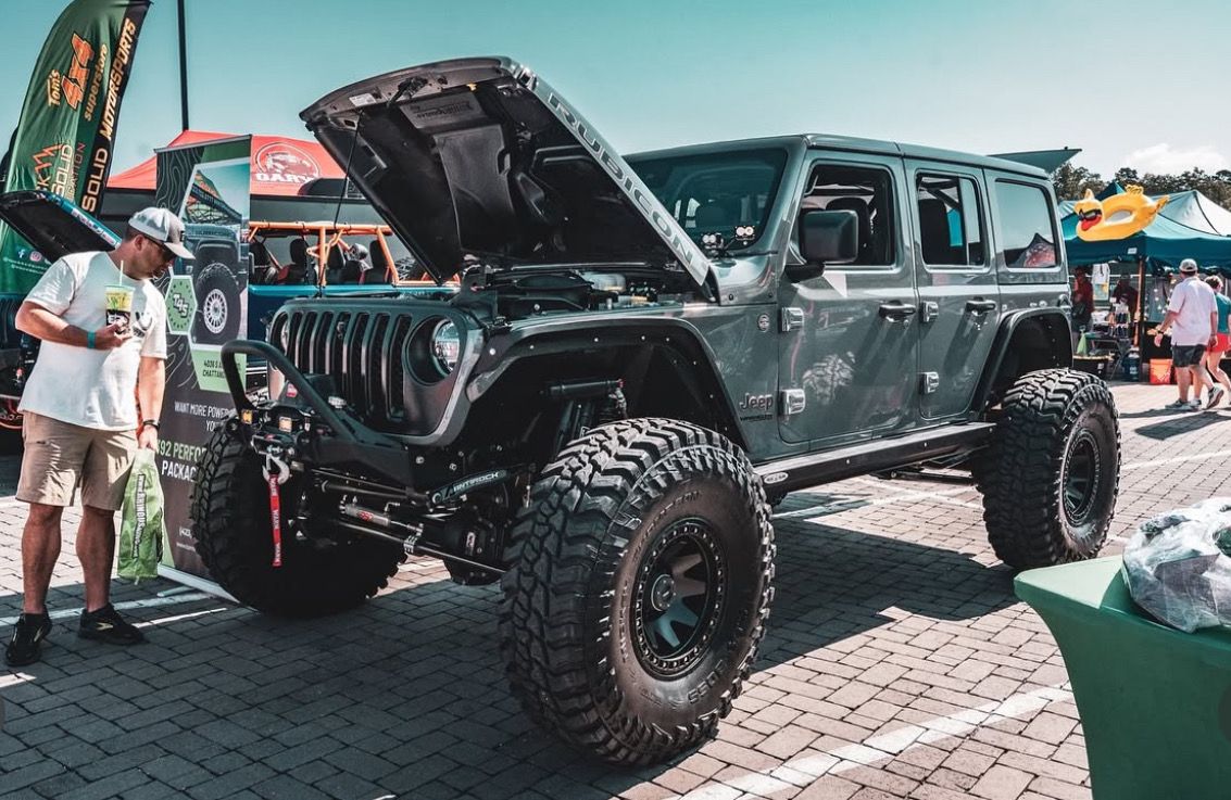 Jeep 426 at Tom's 4x4 Superstore event with hood up showing the engine bay