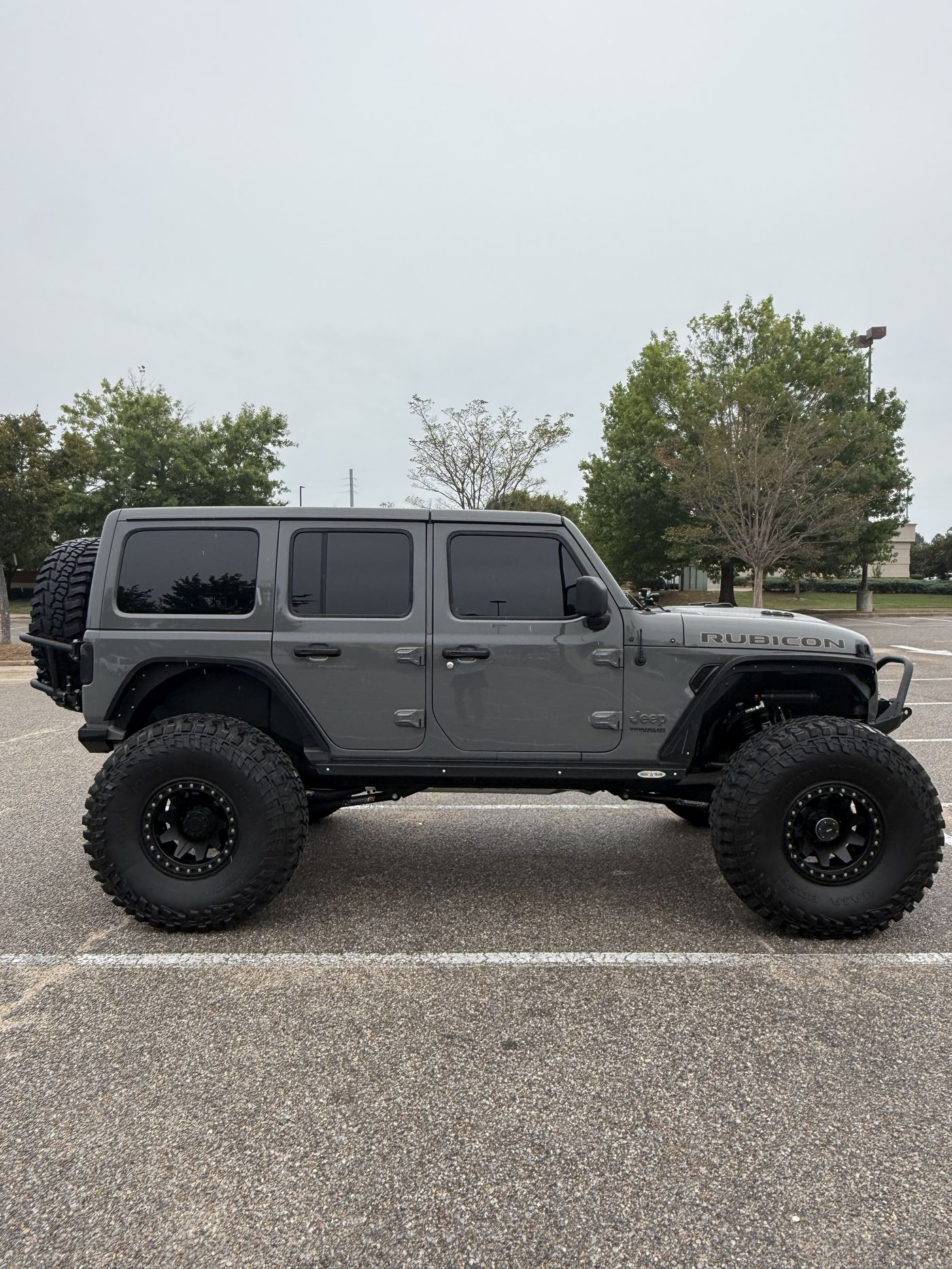 Passenger side profile with rear tire carrier